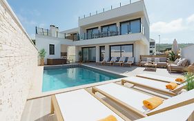 Beach Villa With Ocean View